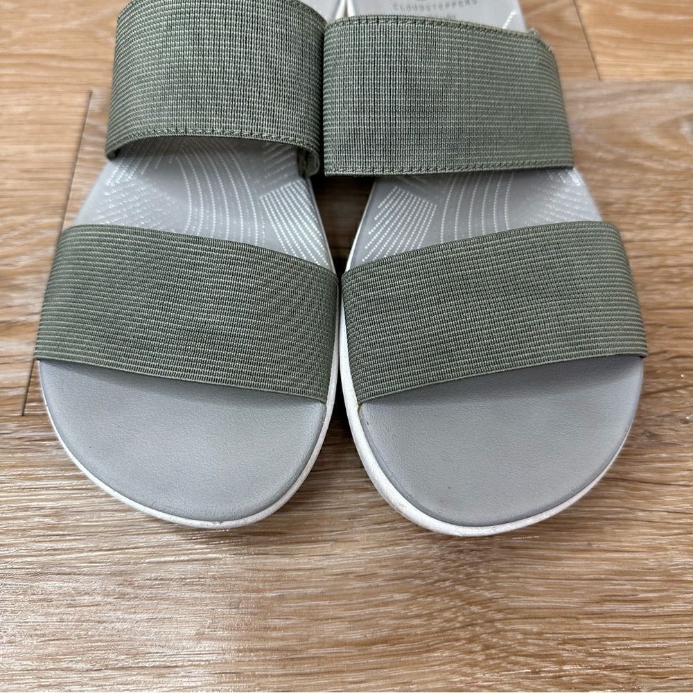 Clarks Women’s Gray Slip On Sandals - Picture 6 of 12